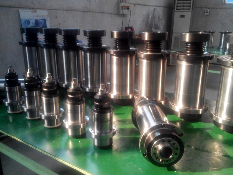 數控加工中心主軸為何能轉能定位？